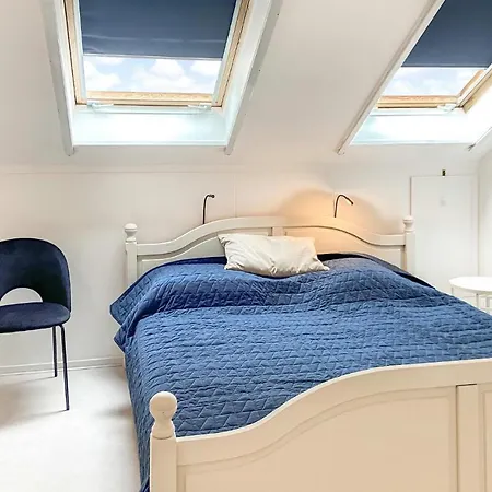2 Bedroom Lovely In